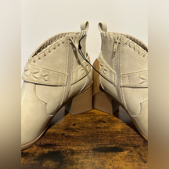 Frye and Co. Women’s Stone Palma Stacked Heel Booties NWT Various Sizes - Picture 5 of 8